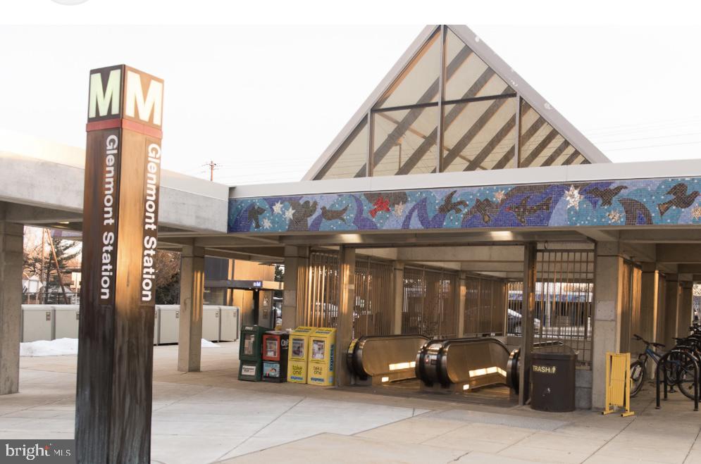 2200 Greenery Ln #201-