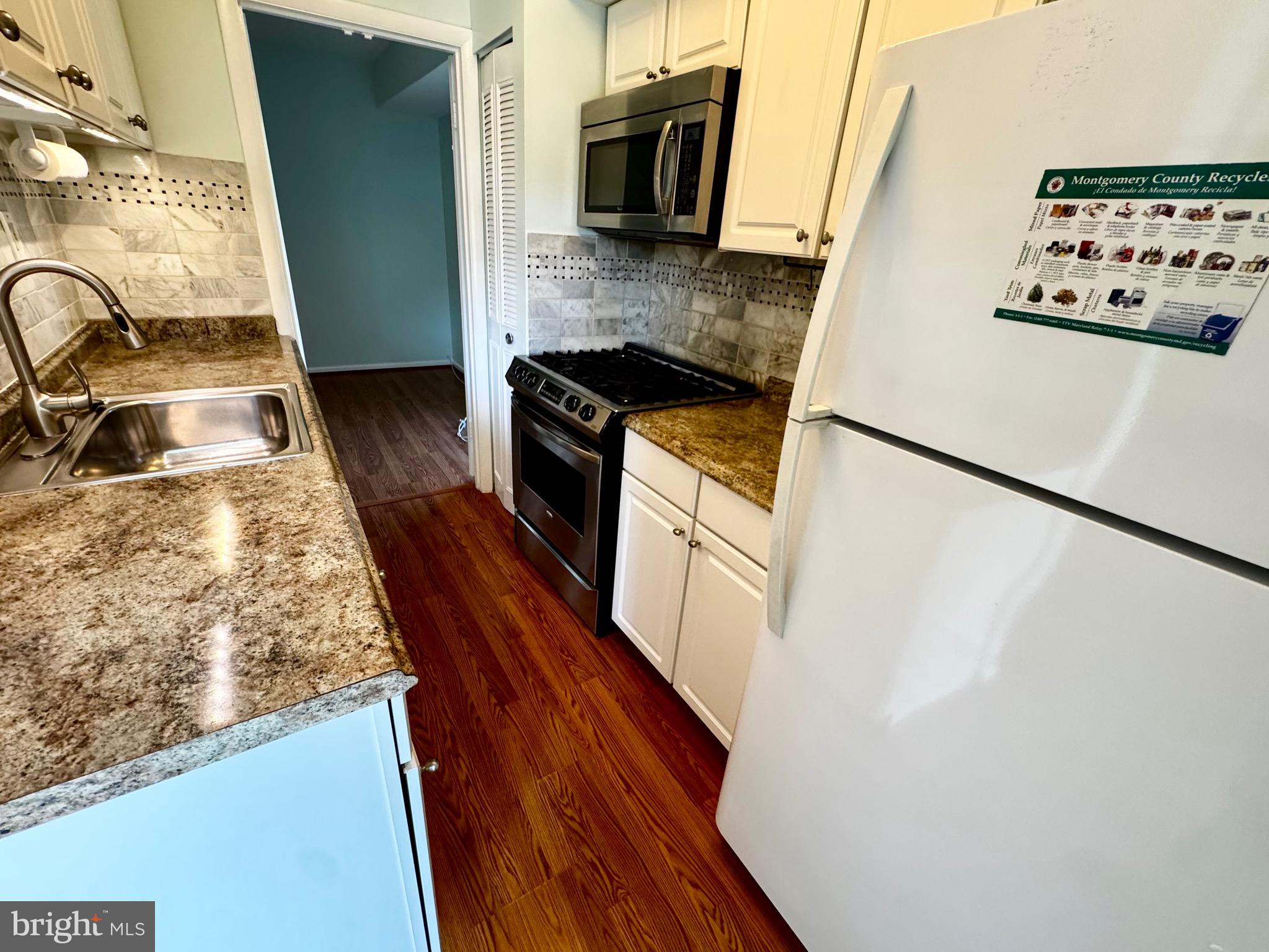 2200 Greenery Ln #201-