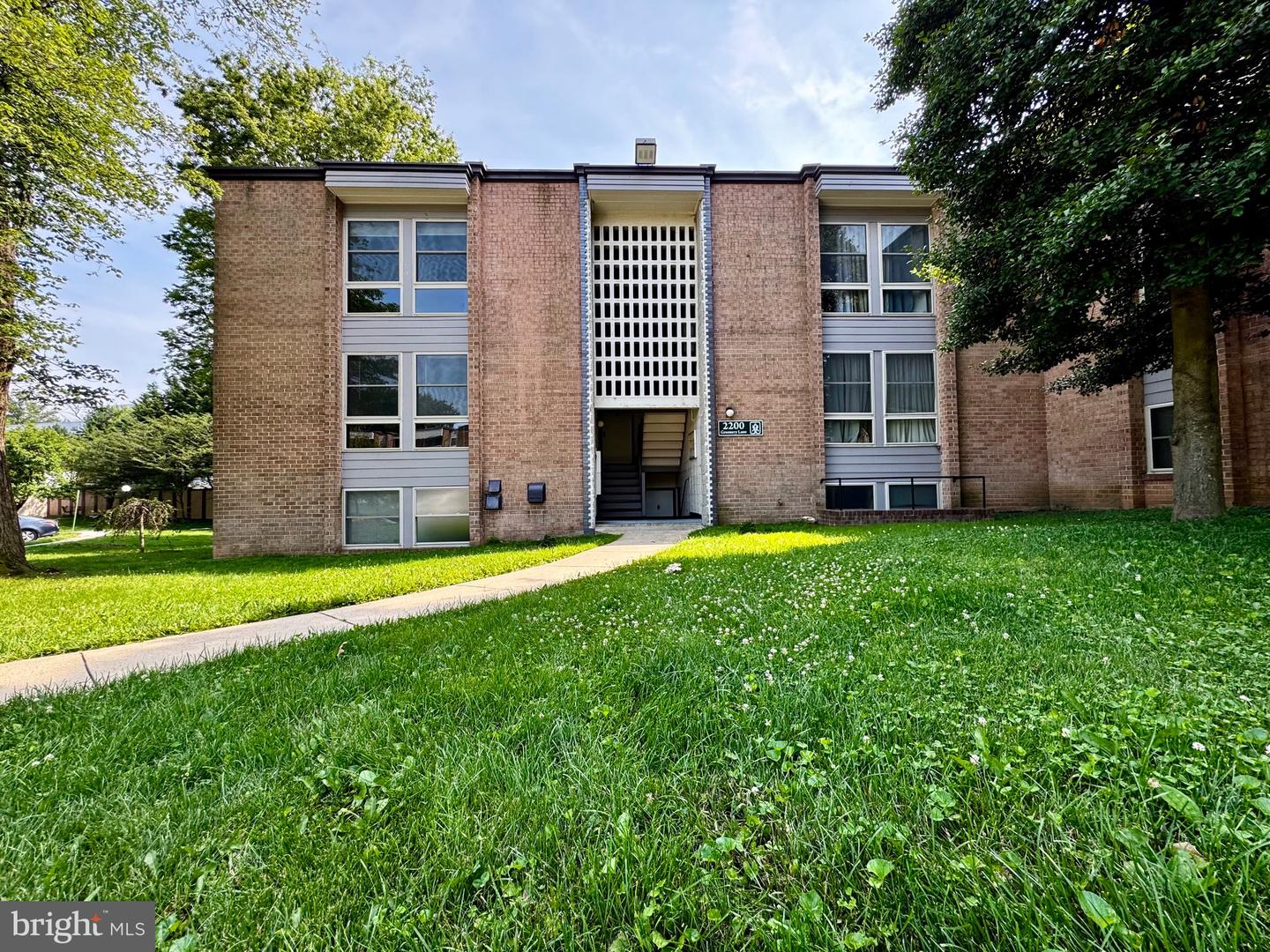 2200 Greenery Ln #201-
