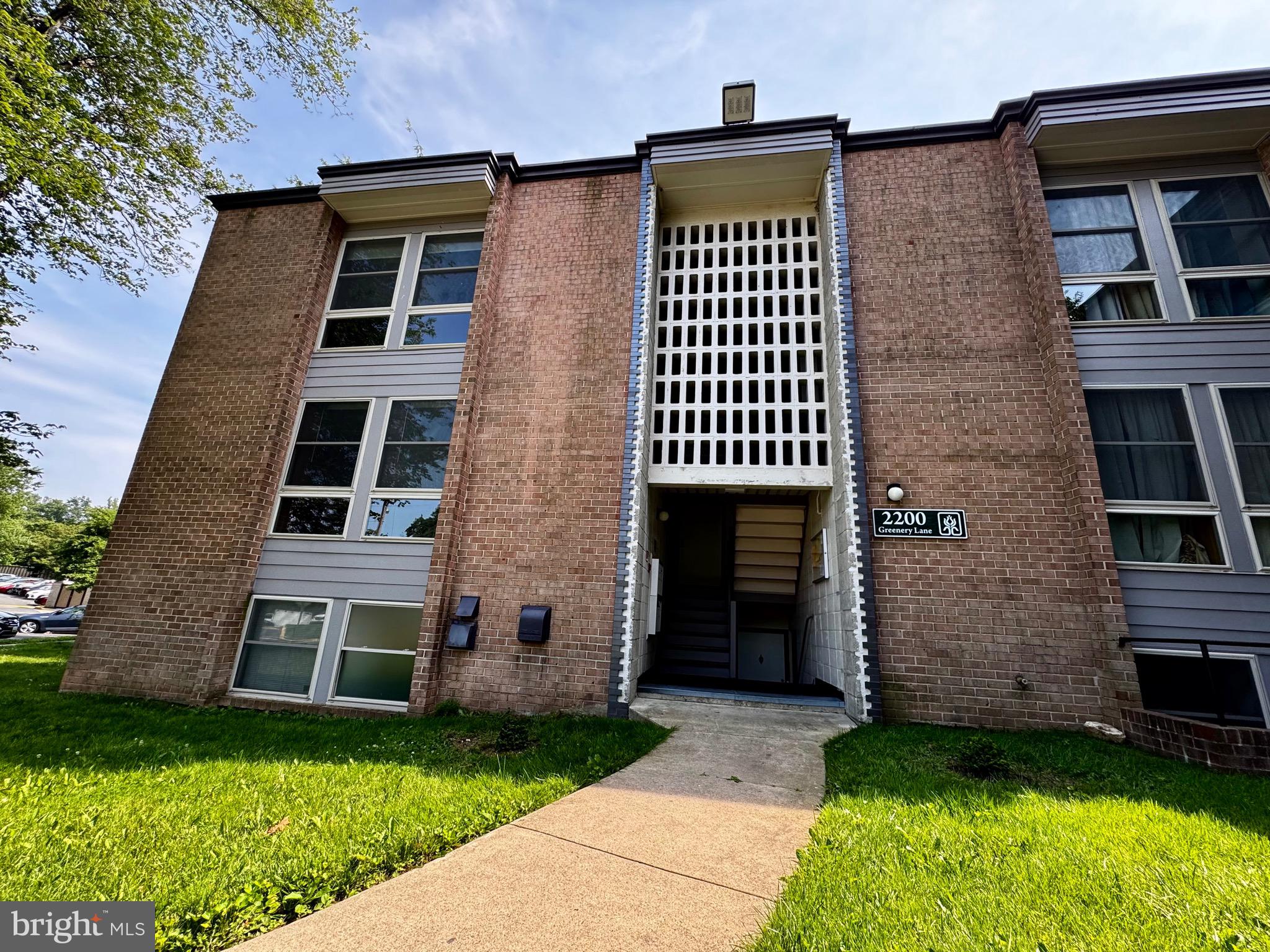 2200 Greenery Ln #201-