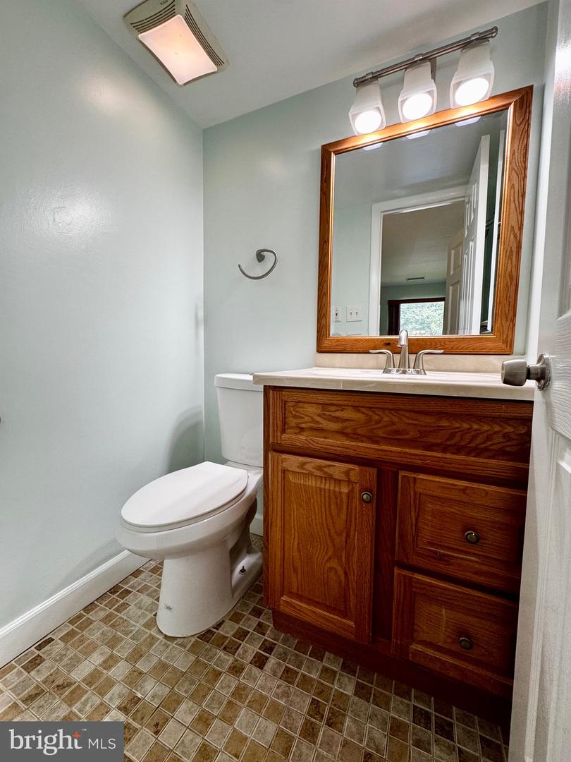 2200 Greenery Ln #201-
