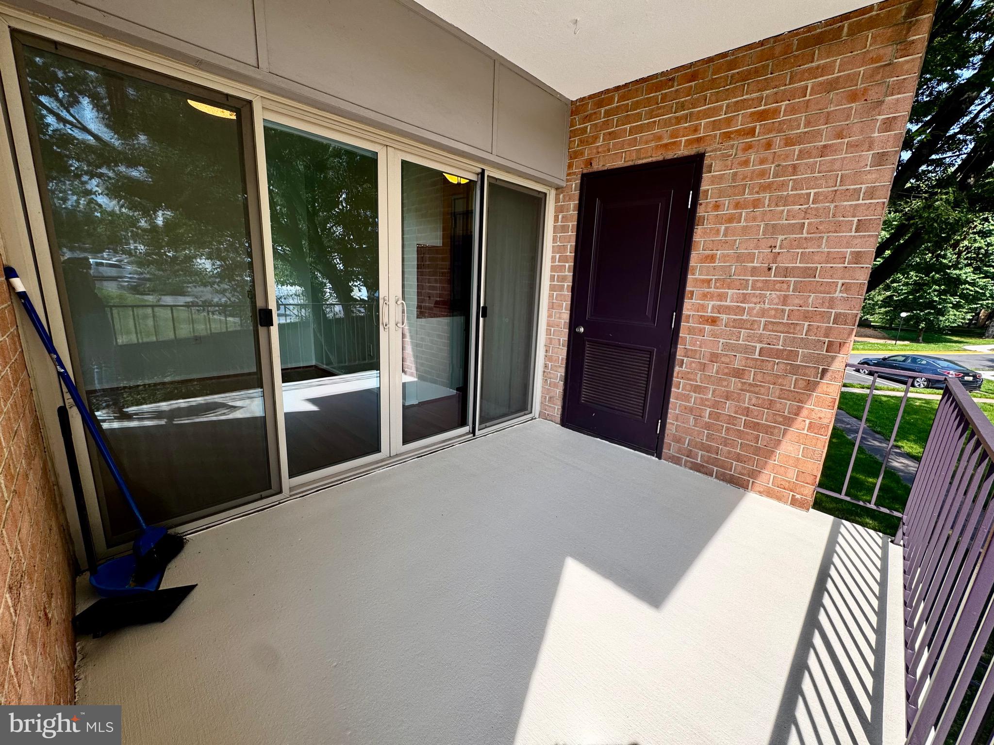 2200 Greenery Ln #201-