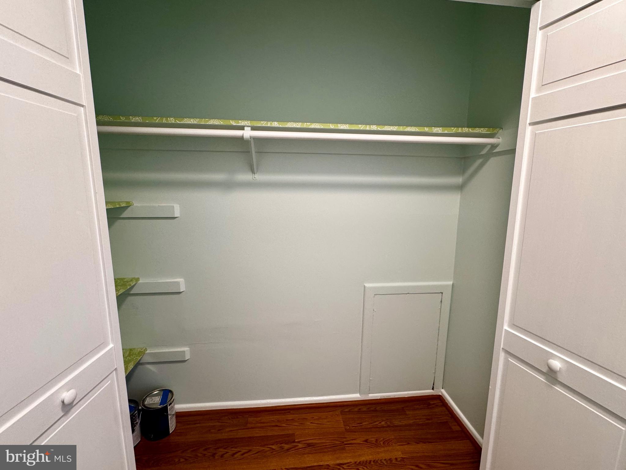 2200 Greenery Ln #201-