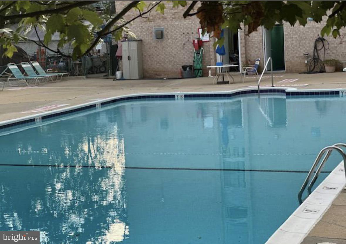 2200 Greenery Ln #201-