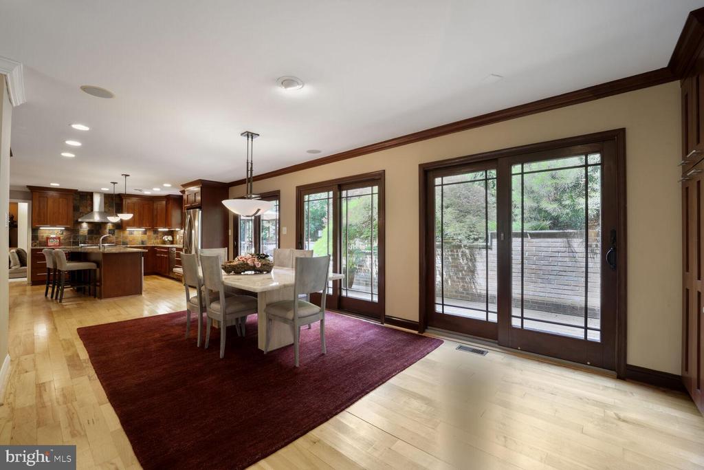 7709 MARY CASSATT DRIVE
