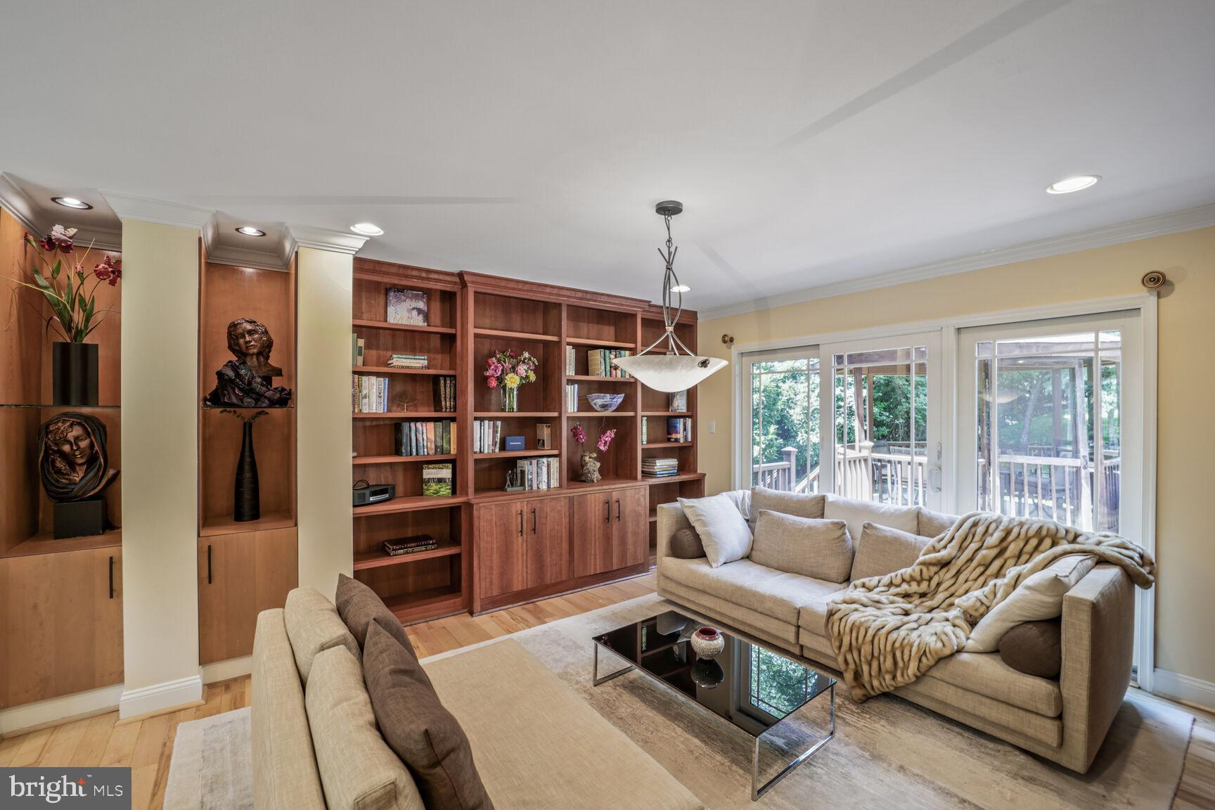 7709 MARY CASSATT DRIVE