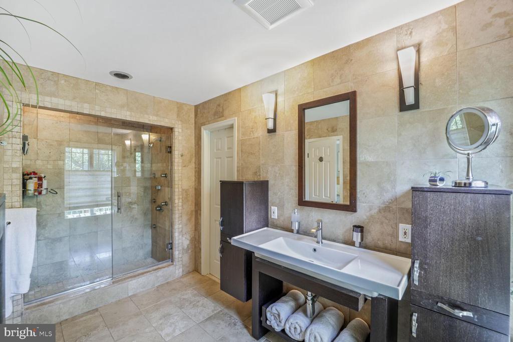 7709 MARY CASSATT DRIVE