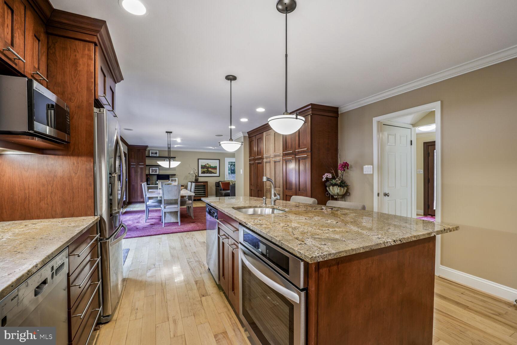 7709 MARY CASSATT DRIVE