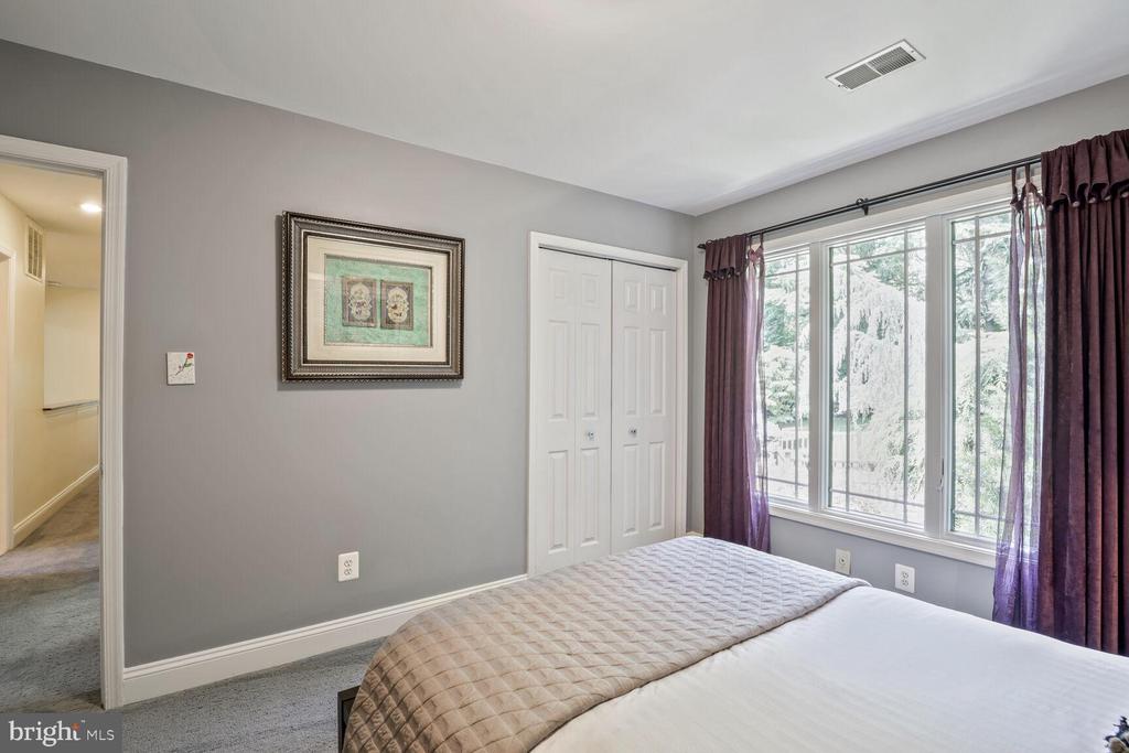 7709 MARY CASSATT DRIVE