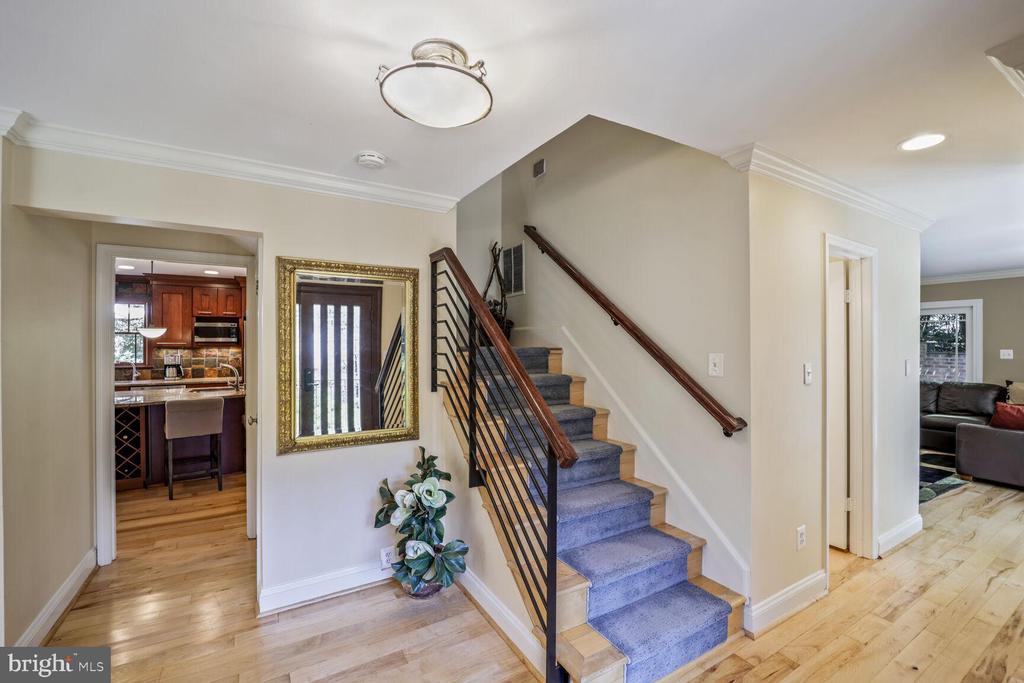 7709 MARY CASSATT DRIVE