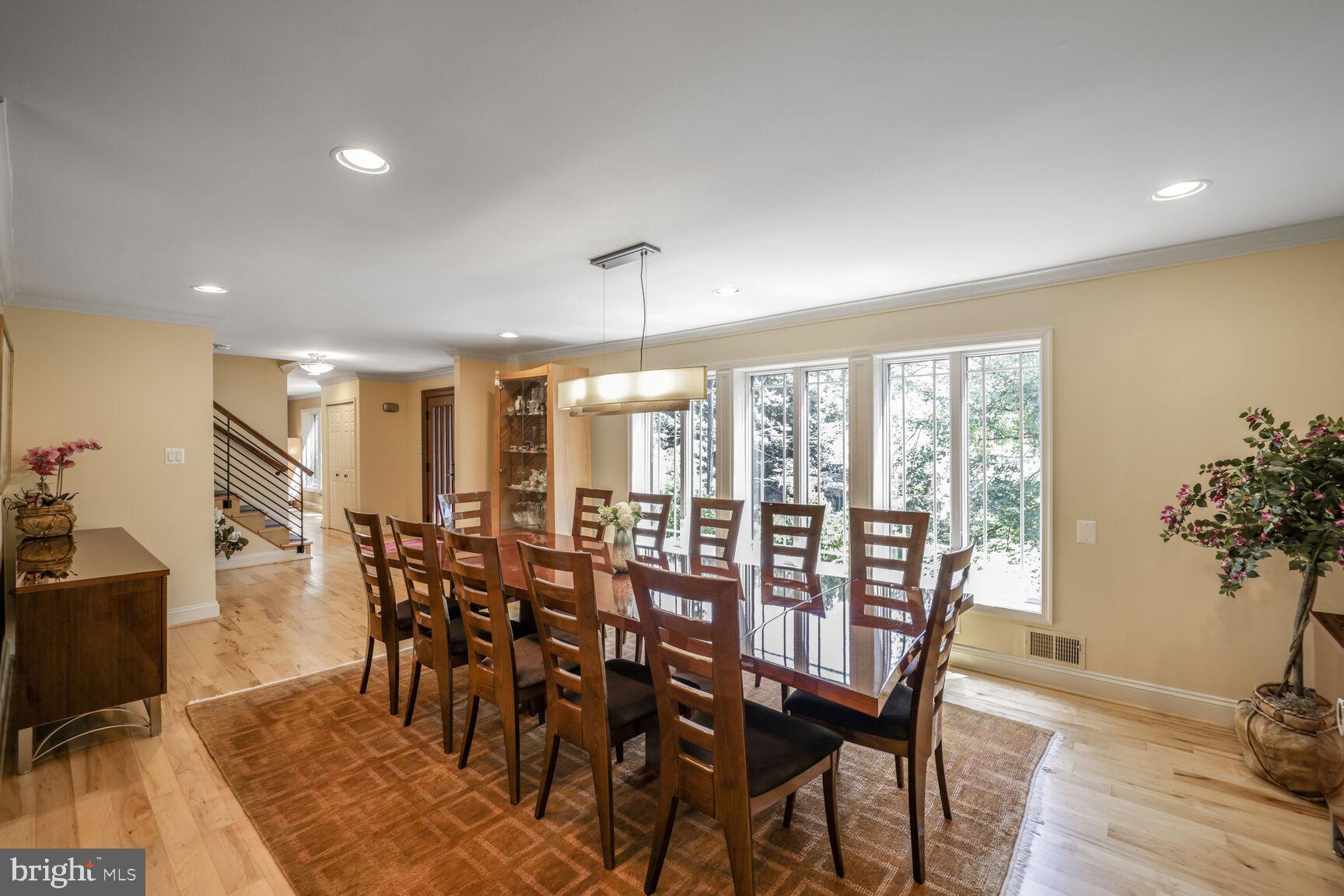 7709 MARY CASSATT DRIVE