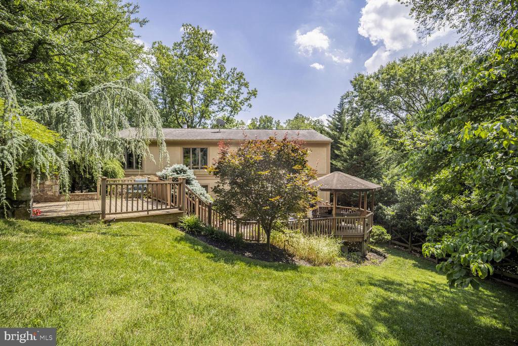 7709 MARY CASSATT DRIVE