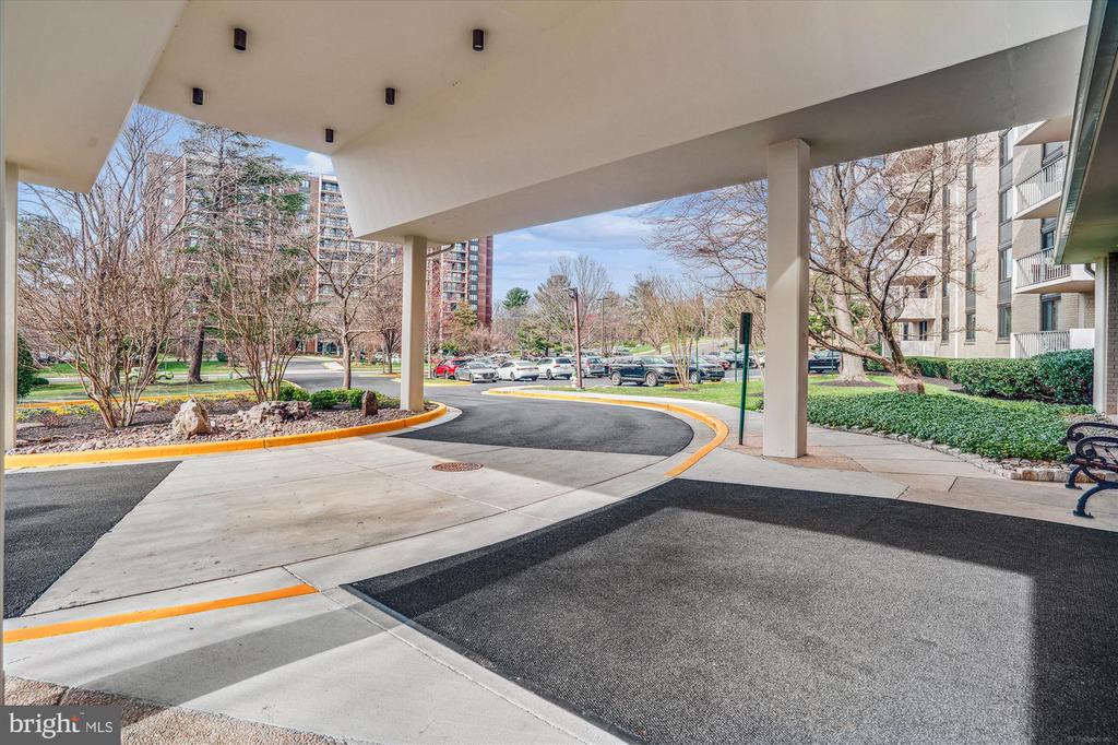 7420 WESTLAKE TERRACE 304