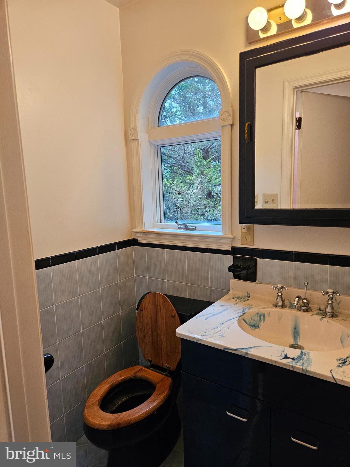 7704 GERANIUM STREET