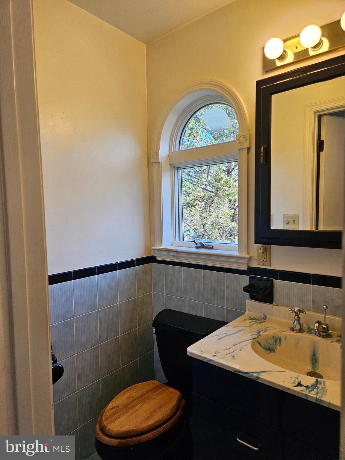 7704 GERANIUM STREET