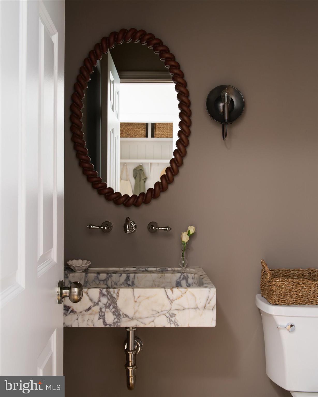 9225 LAUREL OAK DRIVE