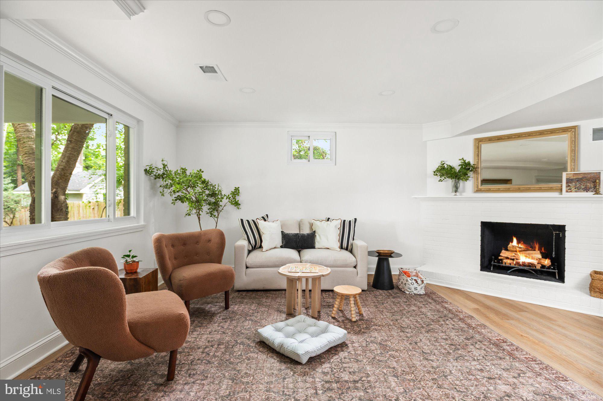 9225 LAUREL OAK DRIVE