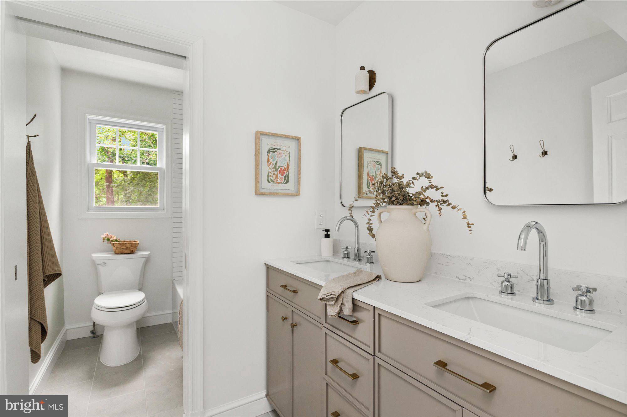 9225 LAUREL OAK DRIVE