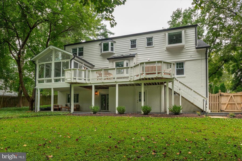 9225 LAUREL OAK DRIVE