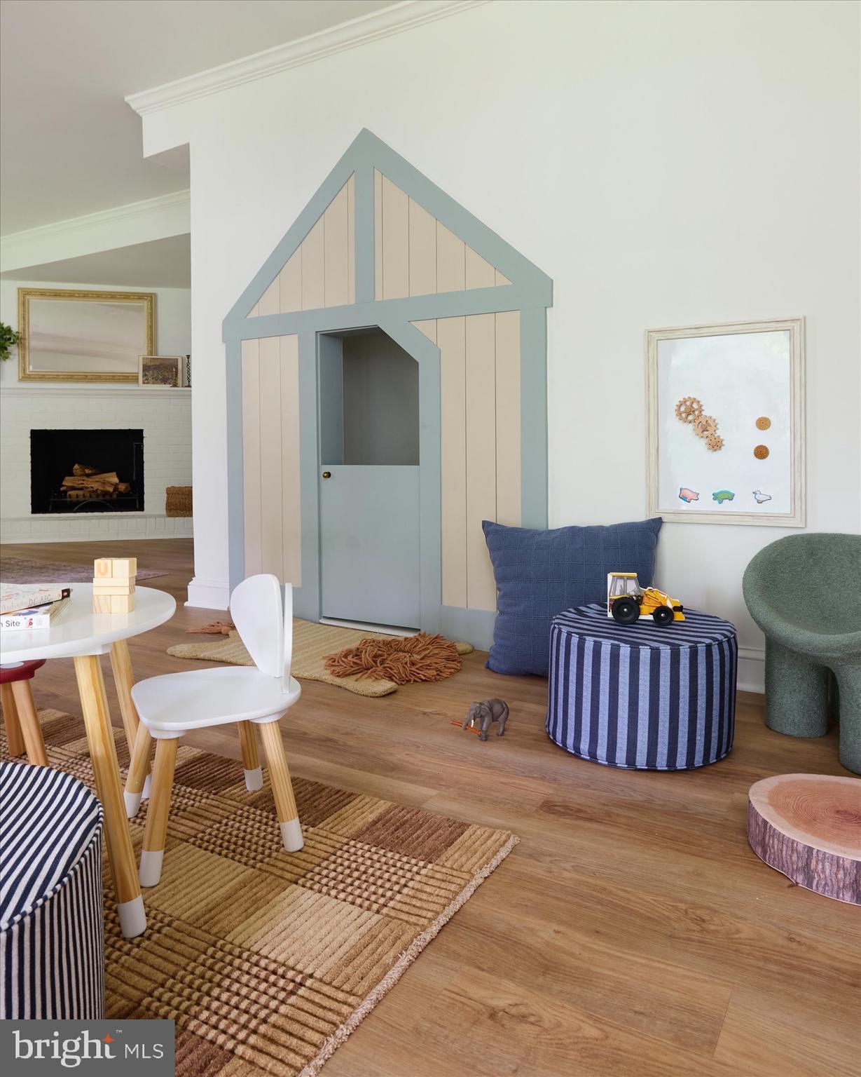 9225 LAUREL OAK DRIVE