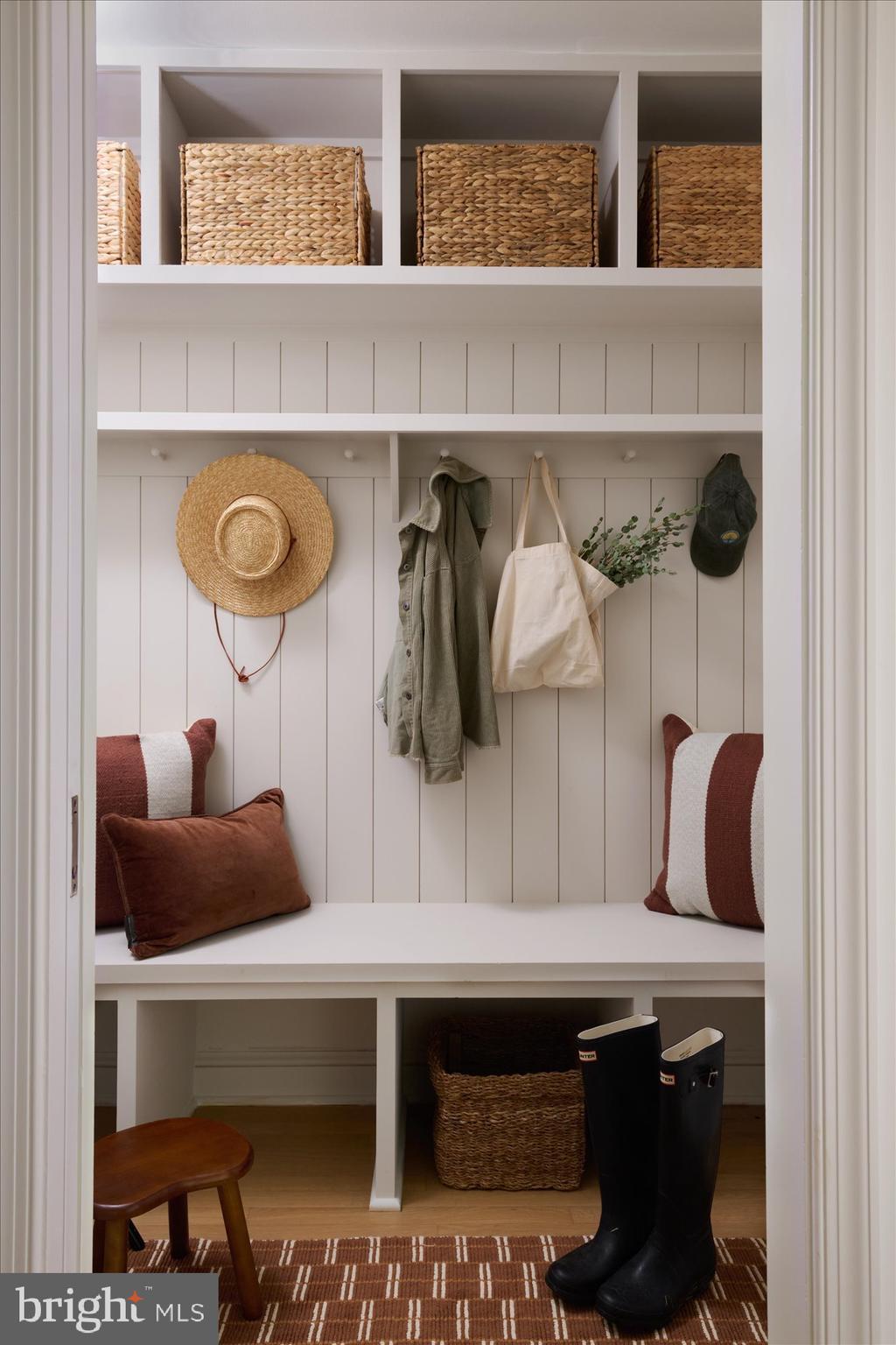 9225 LAUREL OAK DRIVE