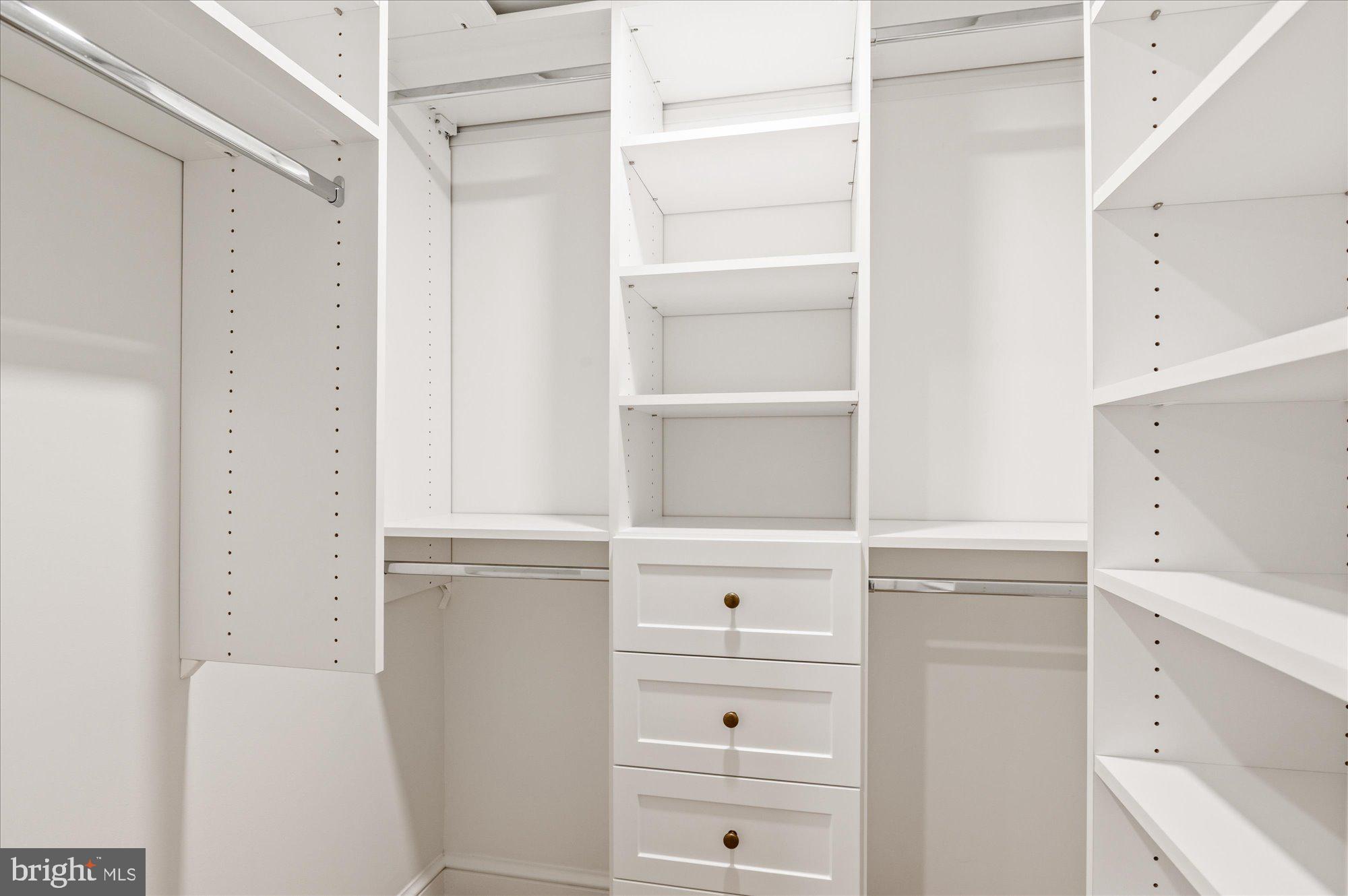 9225 LAUREL OAK DRIVE