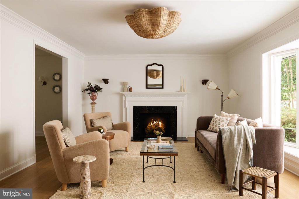 9225 LAUREL OAK DRIVE