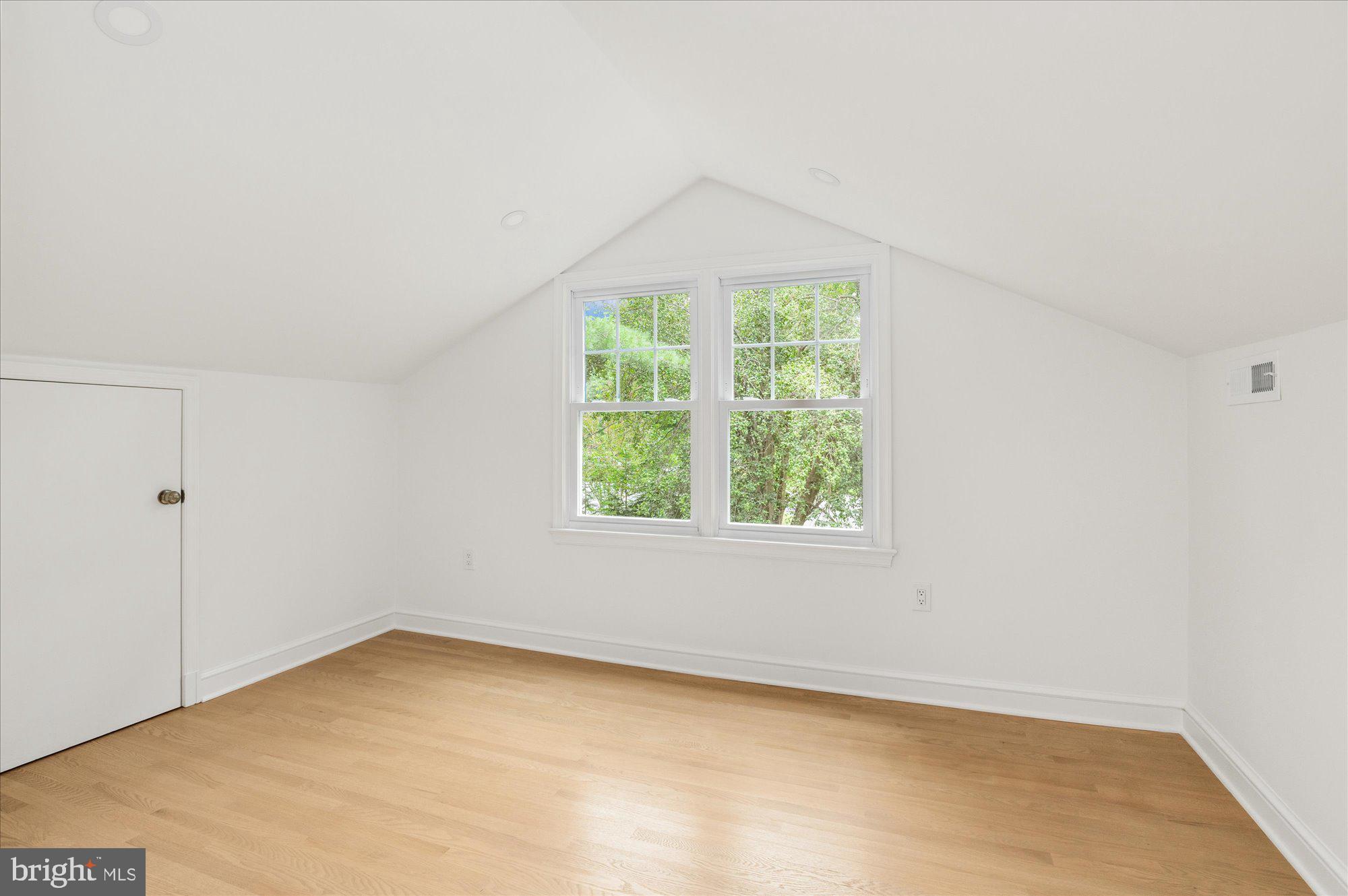 9225 LAUREL OAK DRIVE