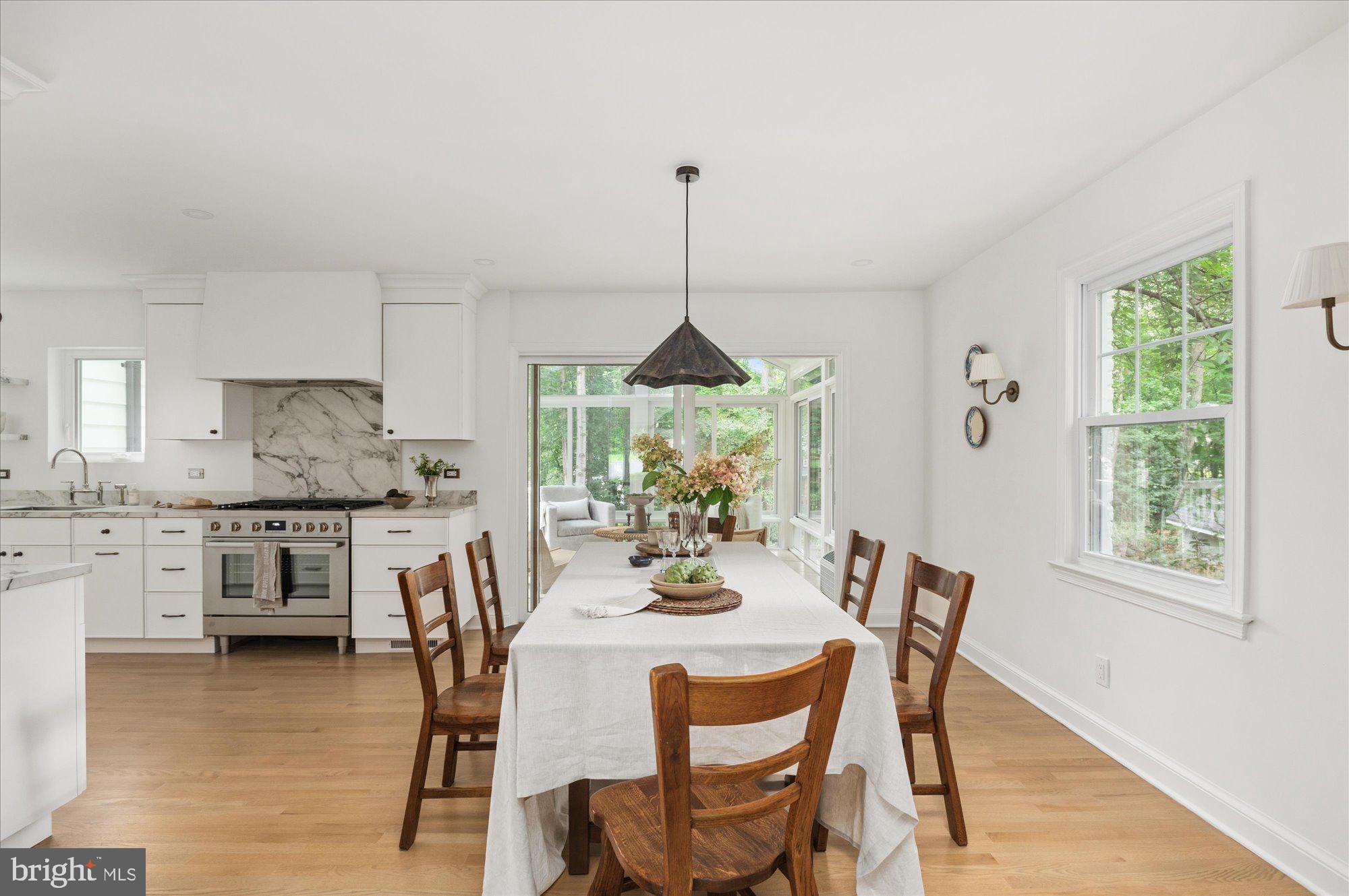 9225 LAUREL OAK DRIVE