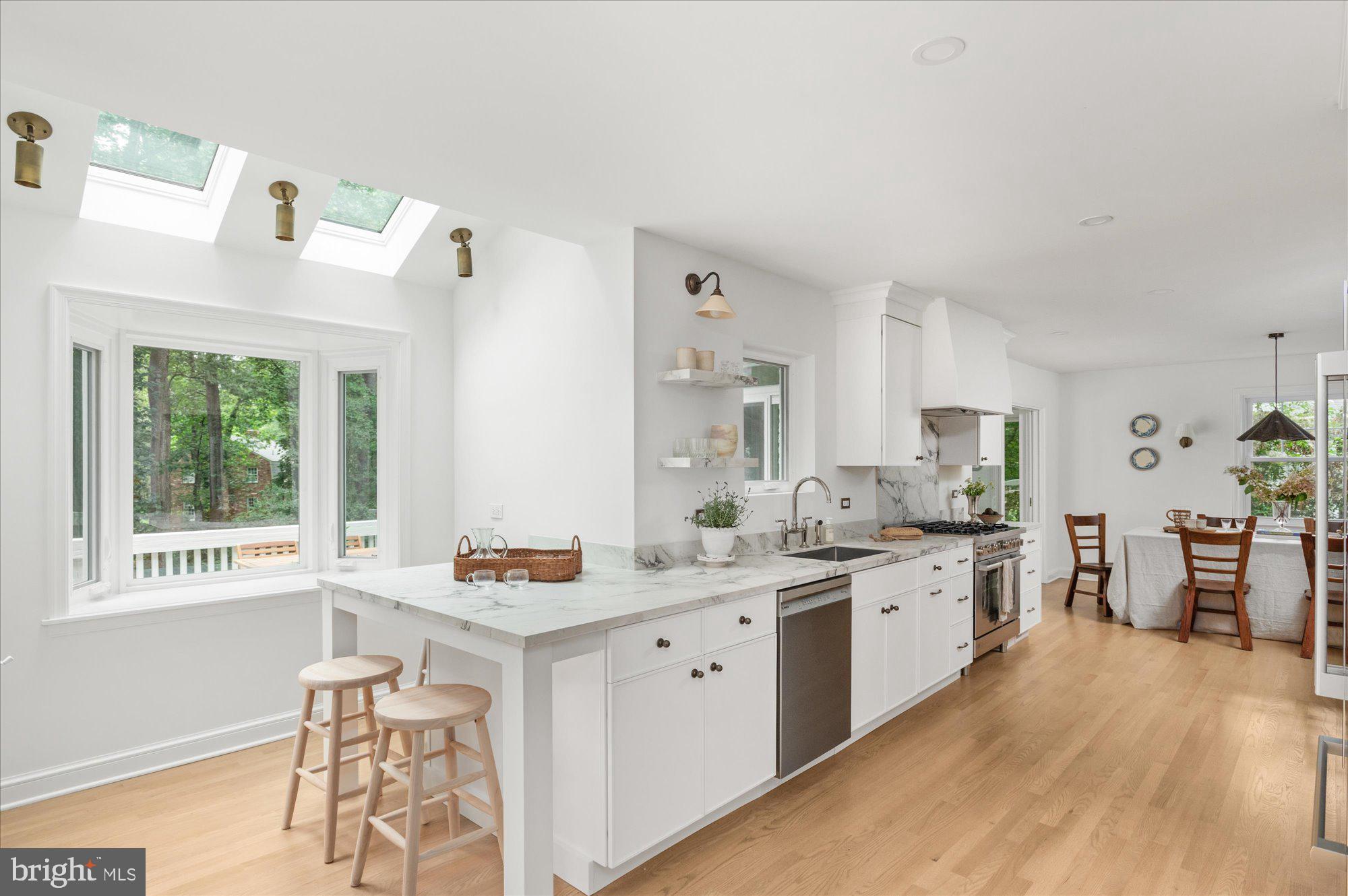 9225 LAUREL OAK DRIVE