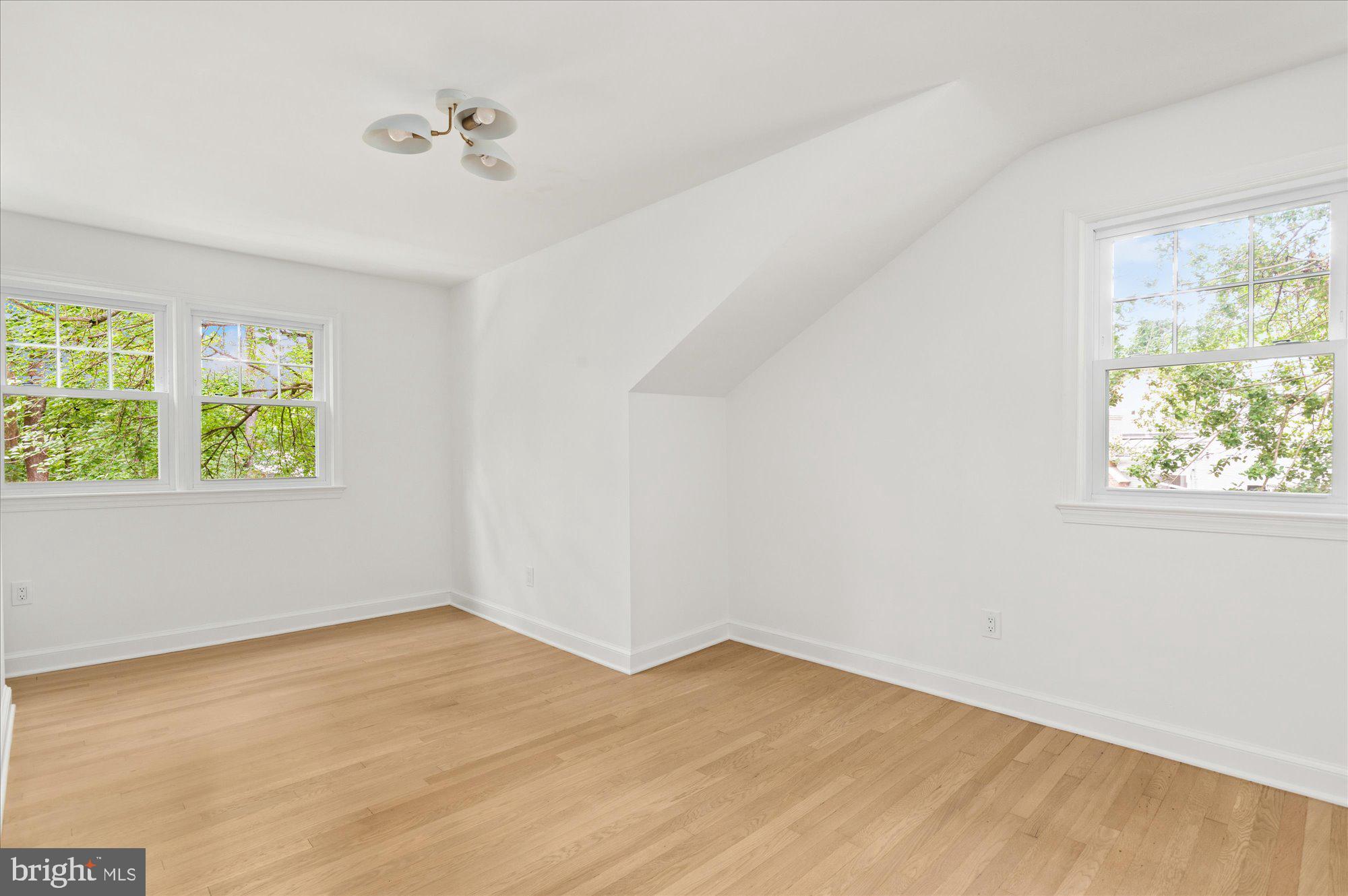 9225 LAUREL OAK DRIVE