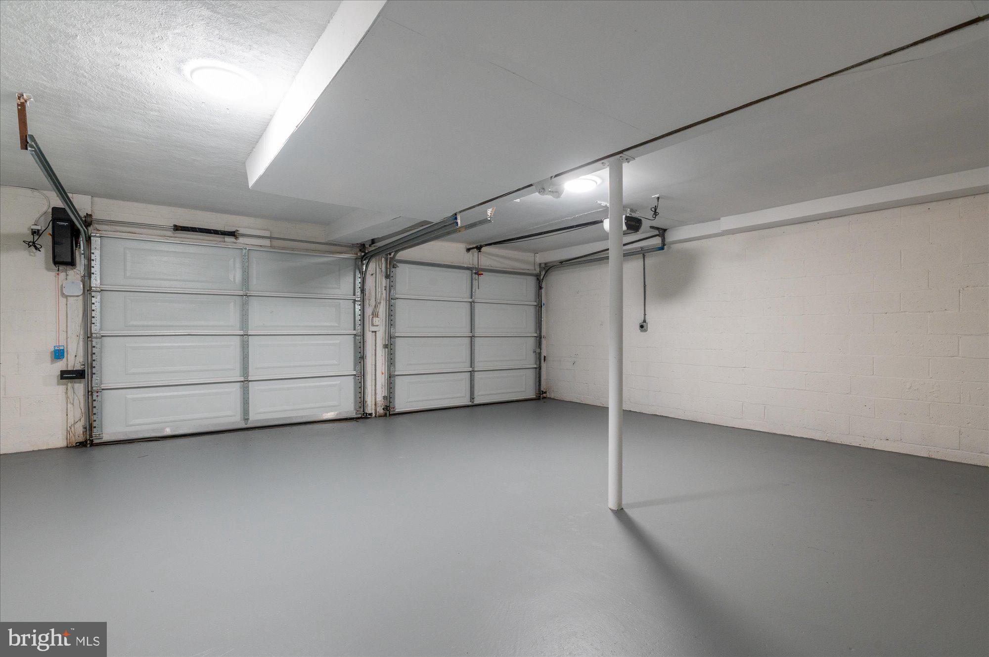 9225 LAUREL OAK DRIVE