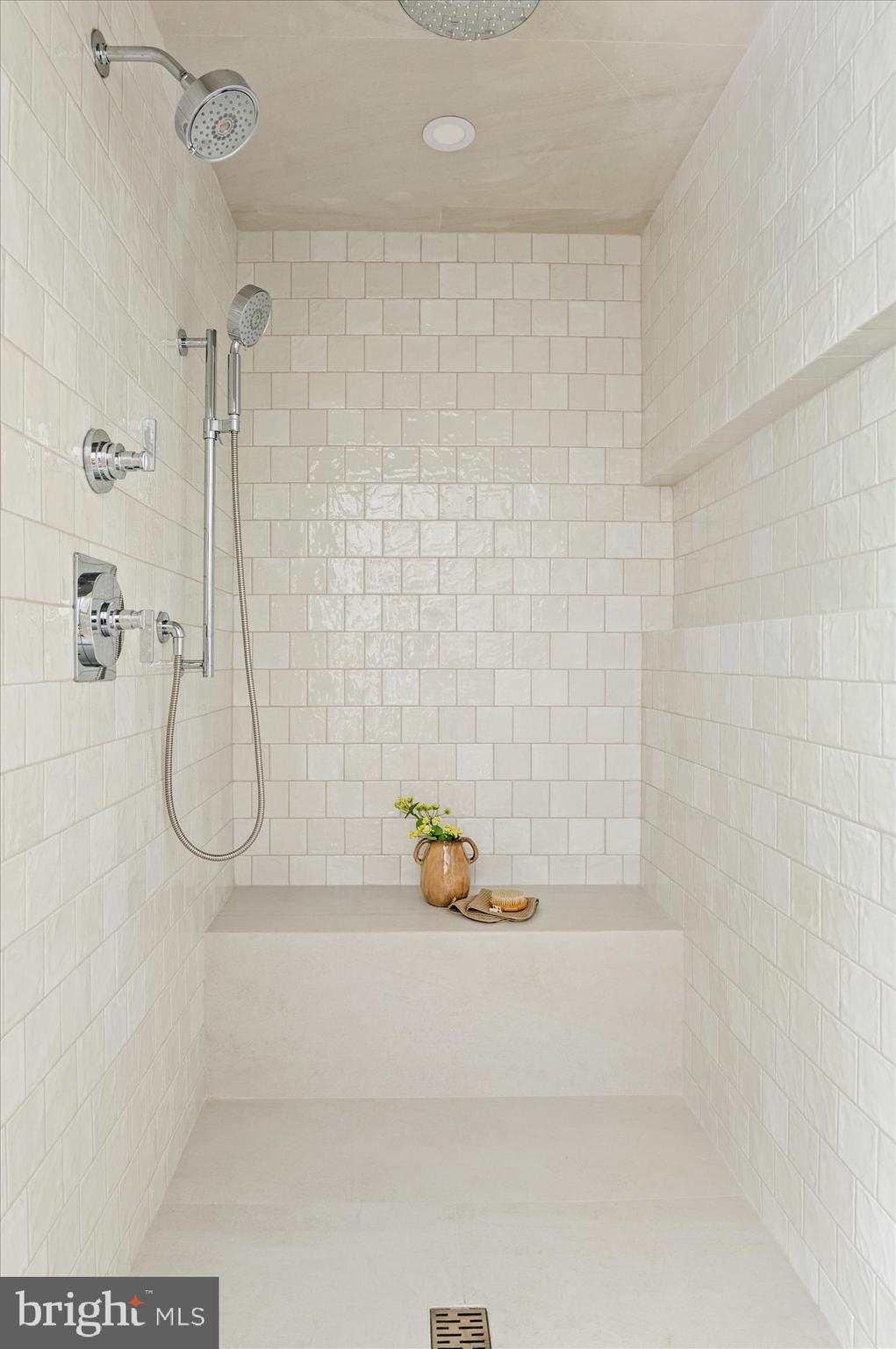 9225 LAUREL OAK DRIVE