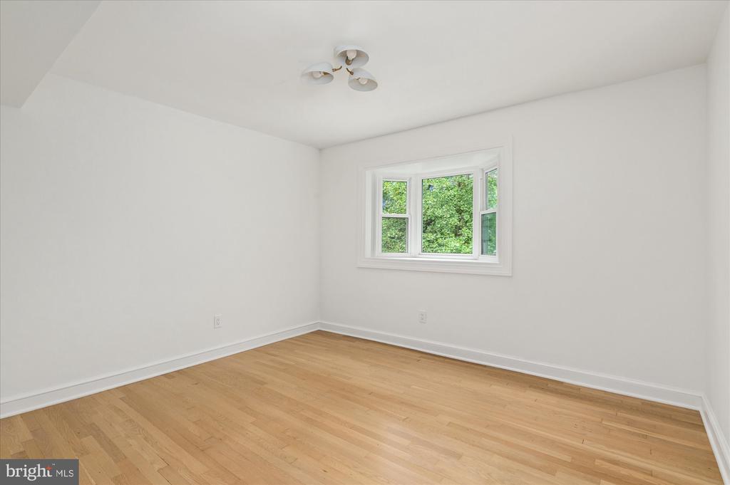 9225 LAUREL OAK DRIVE