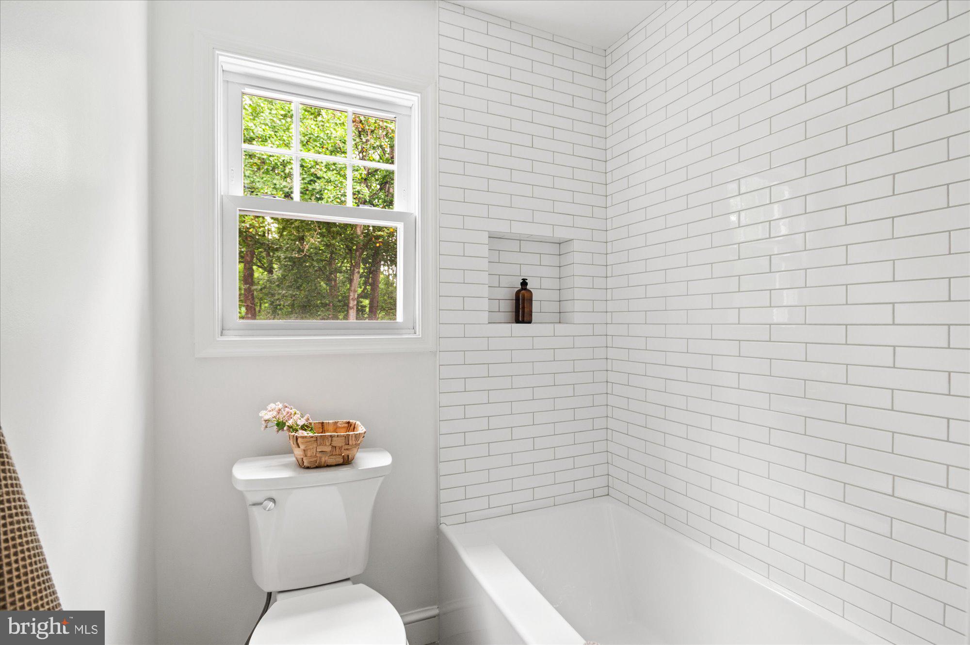 9225 LAUREL OAK DRIVE