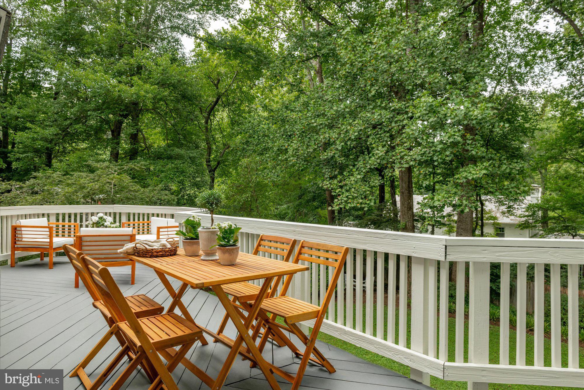 9225 LAUREL OAK DRIVE