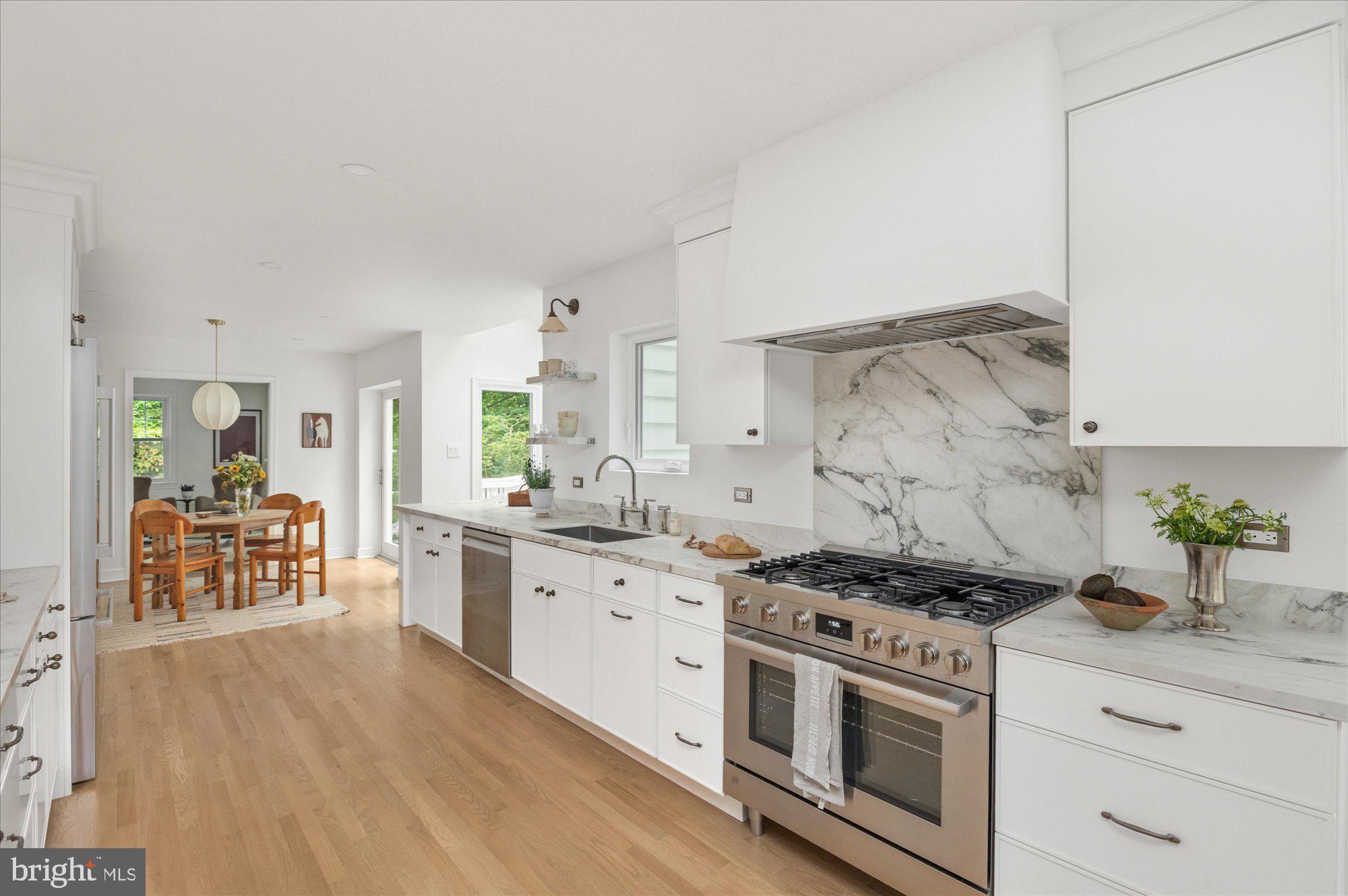 9225 LAUREL OAK DRIVE