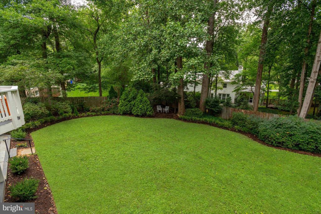 9225 LAUREL OAK DRIVE
