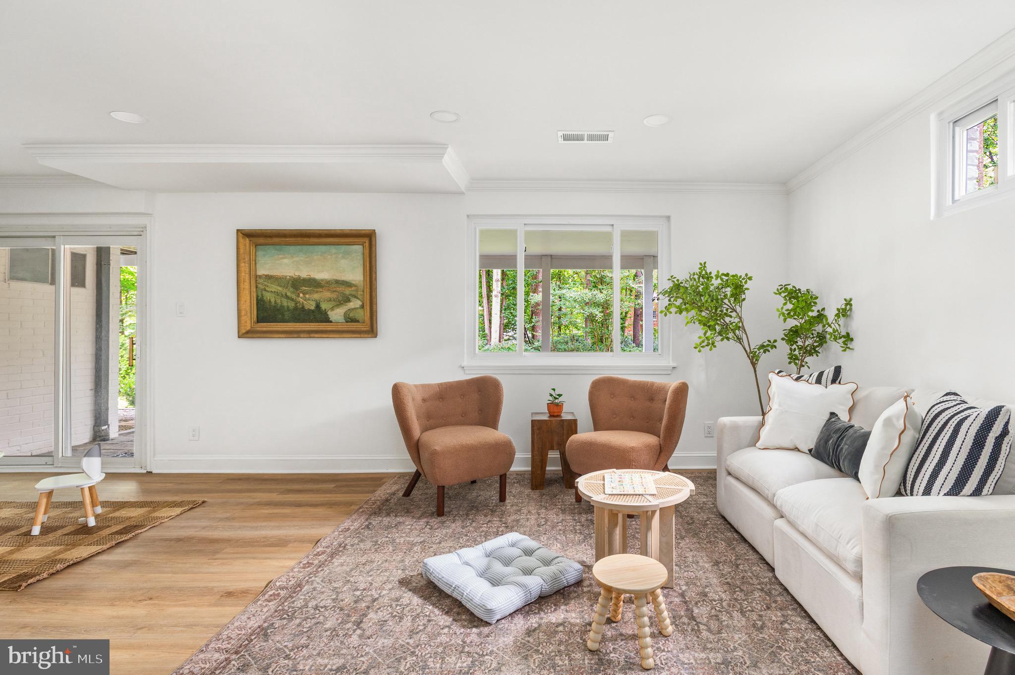 9225 LAUREL OAK DRIVE