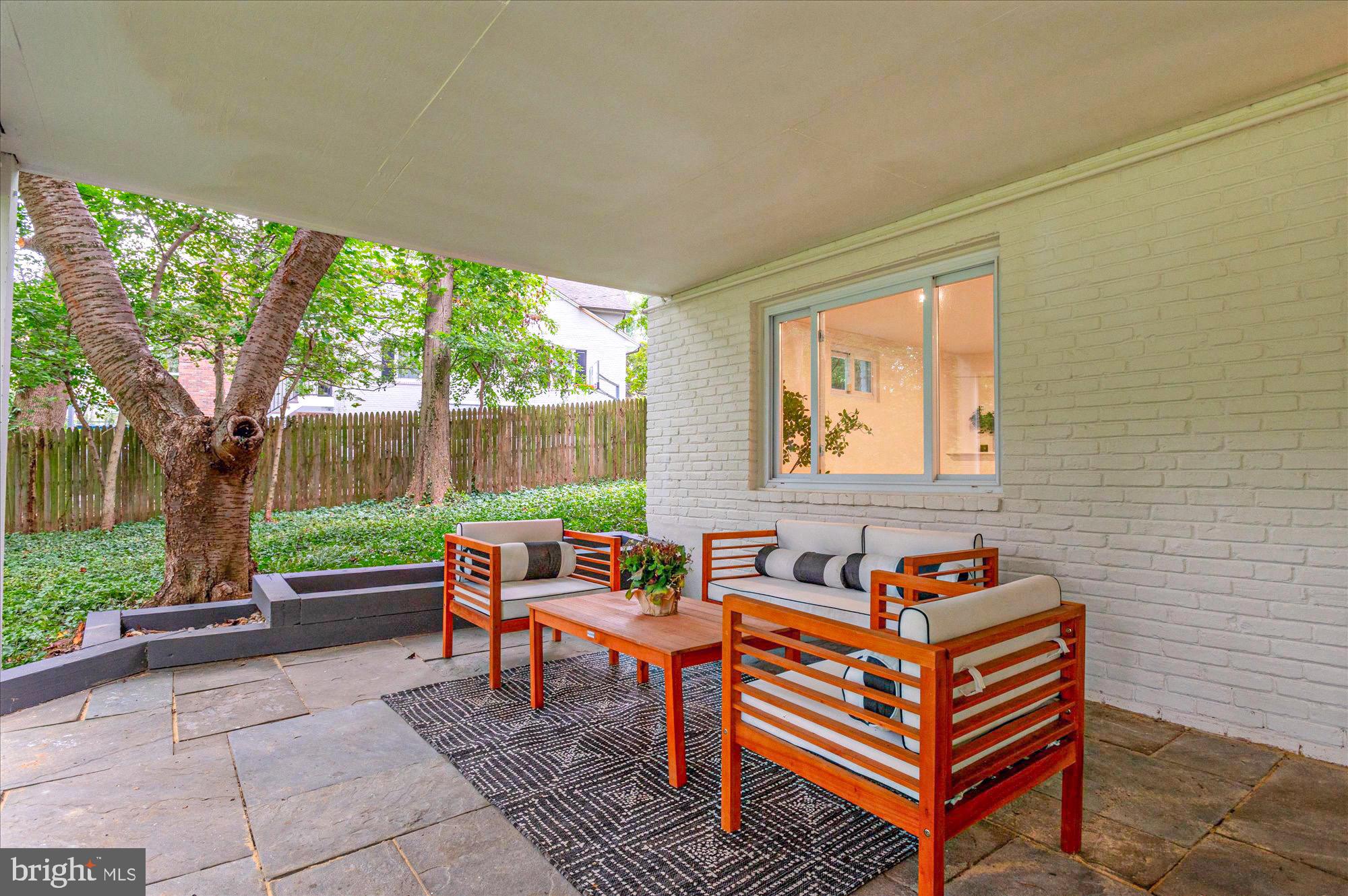 9225 LAUREL OAK DRIVE