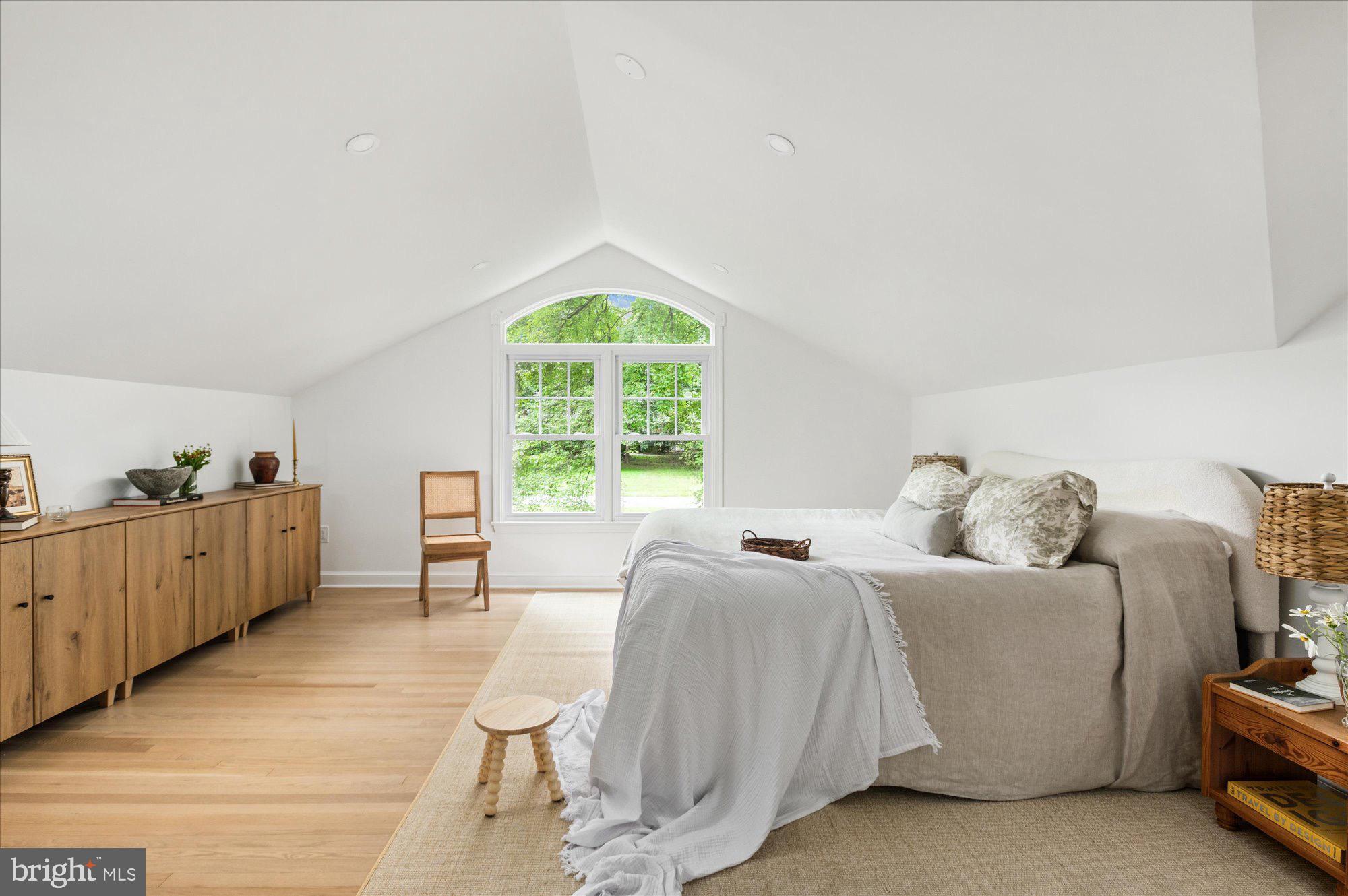 9225 LAUREL OAK DRIVE