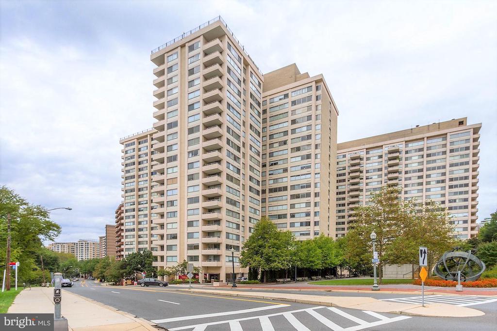 4515 WILLARD AVENUE 2320S