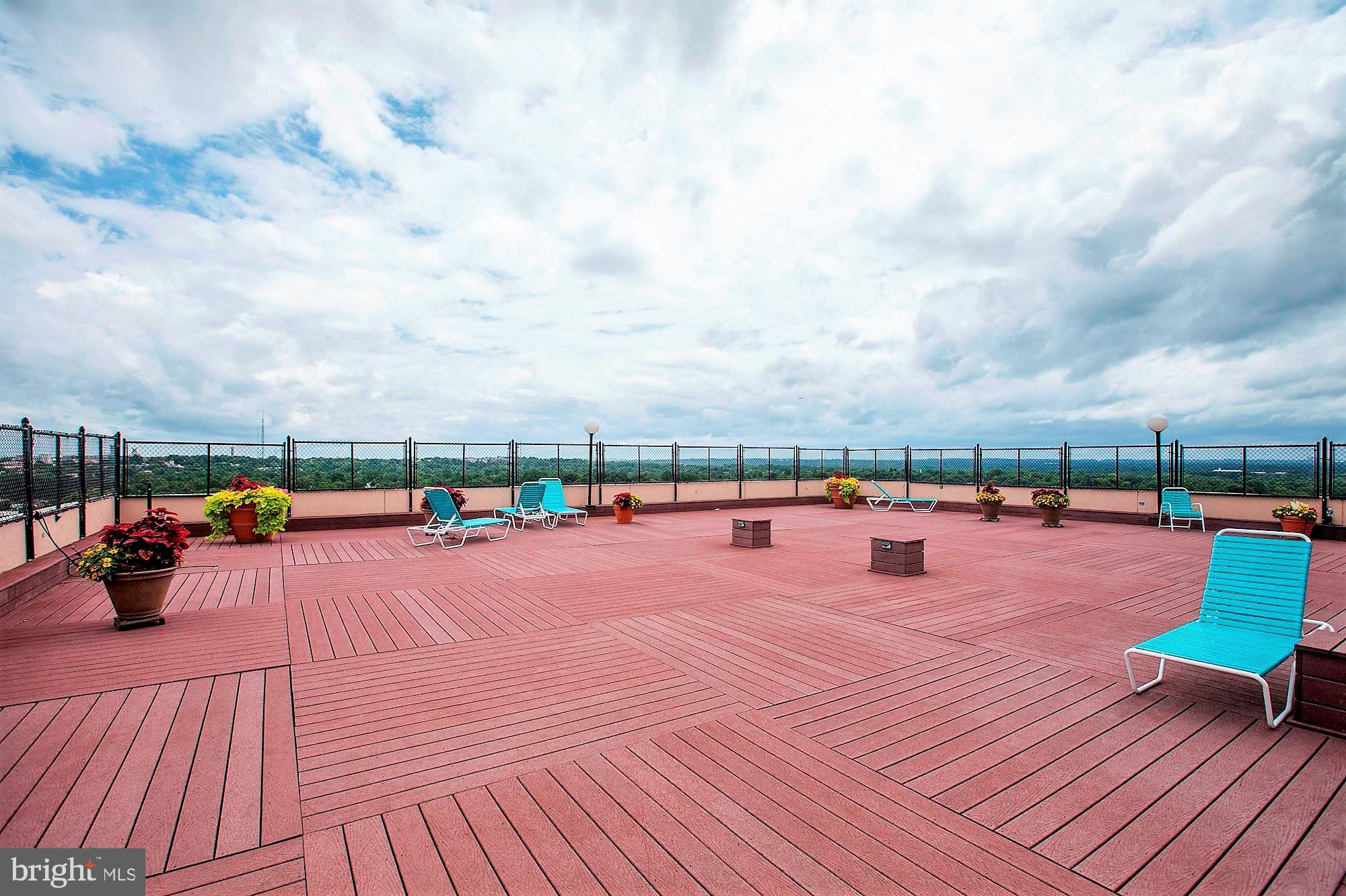 4515 WILLARD AVENUE 2320S