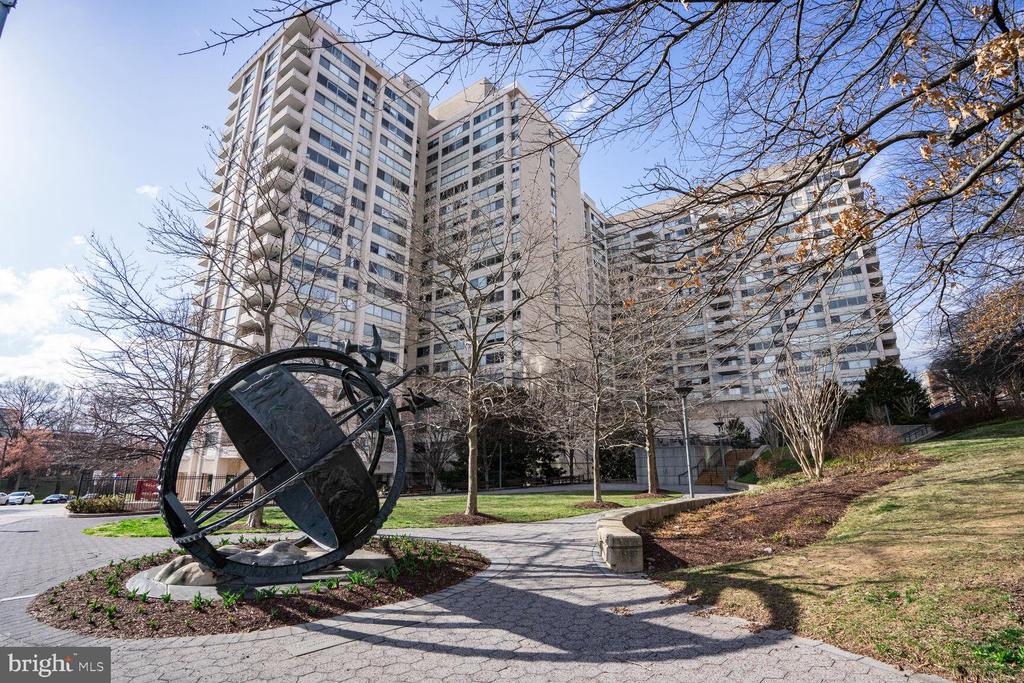 4515 WILLARD AVENUE 2320S