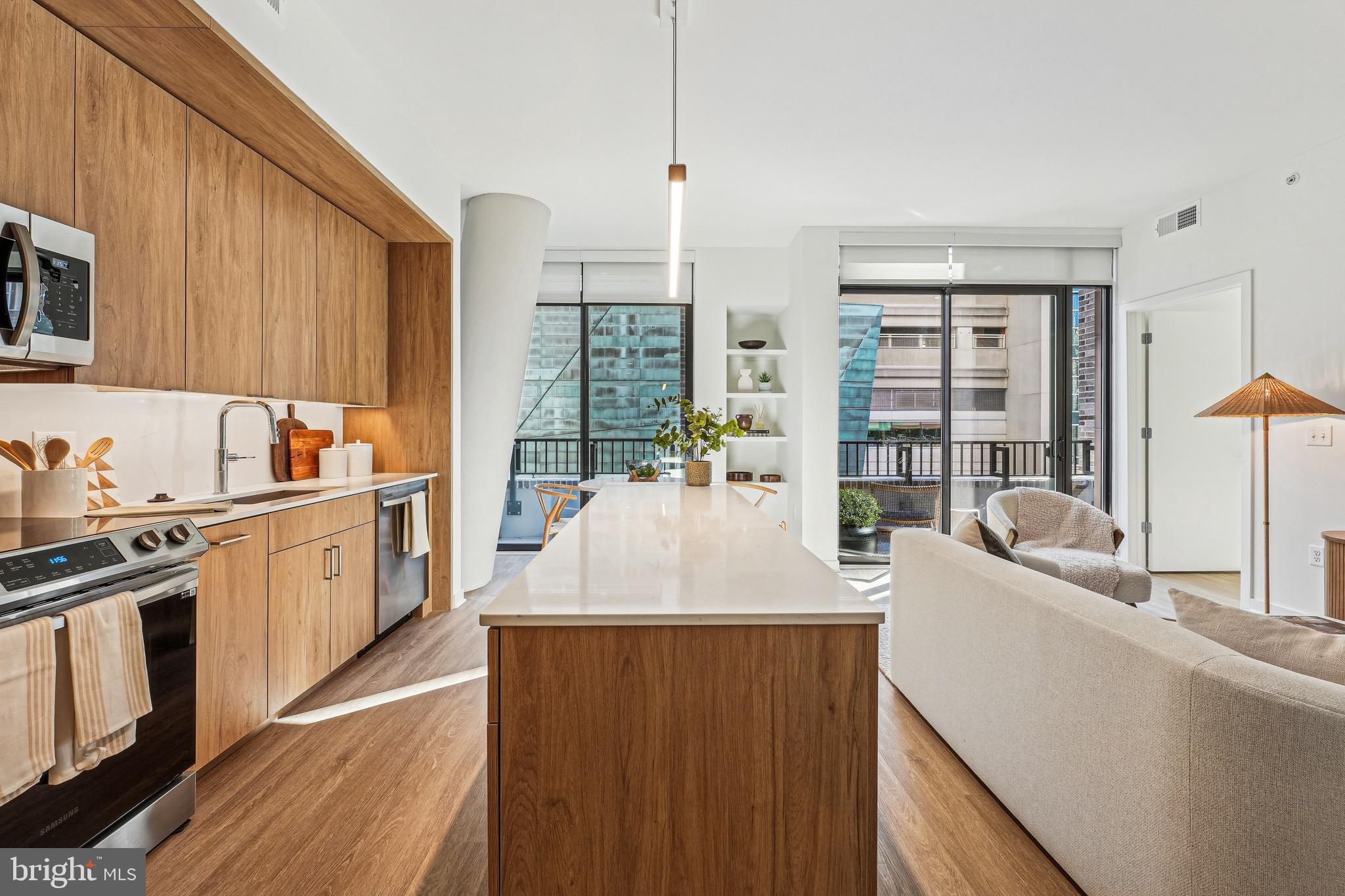 4909 AUBURN AVENUE 1011