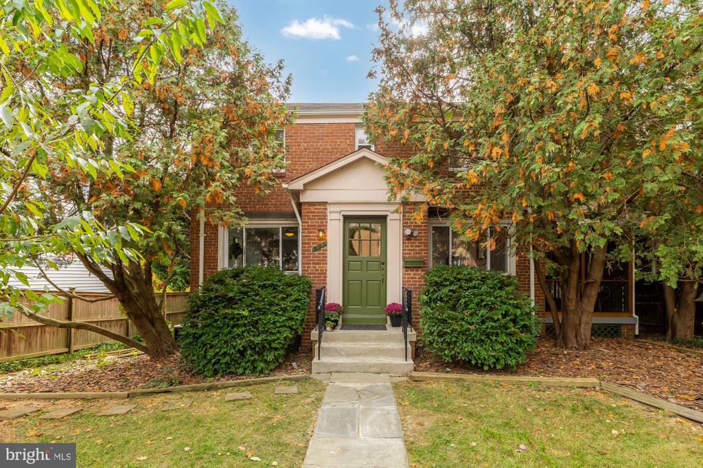 905 MALCOLM DRIVE