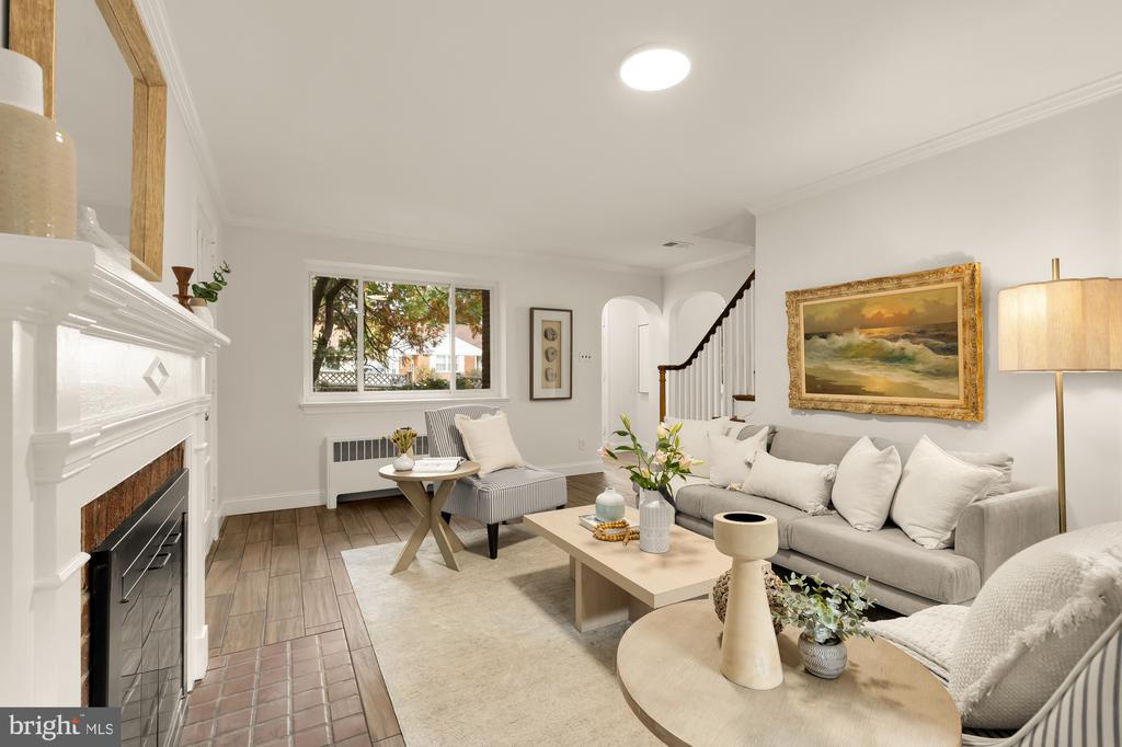 905 MALCOLM DRIVE