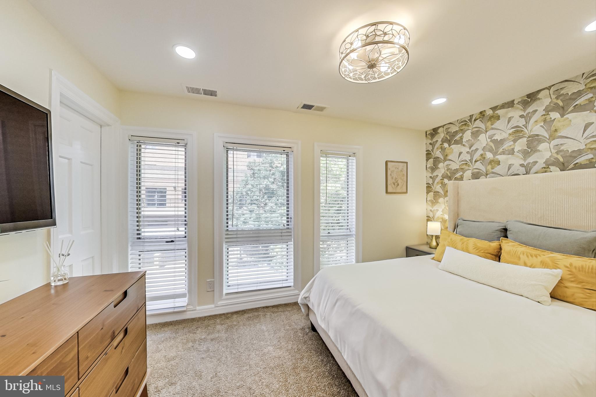 4814 HAMPDEN LANE R-2