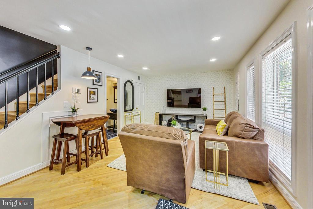 4814 HAMPDEN LANE R-2