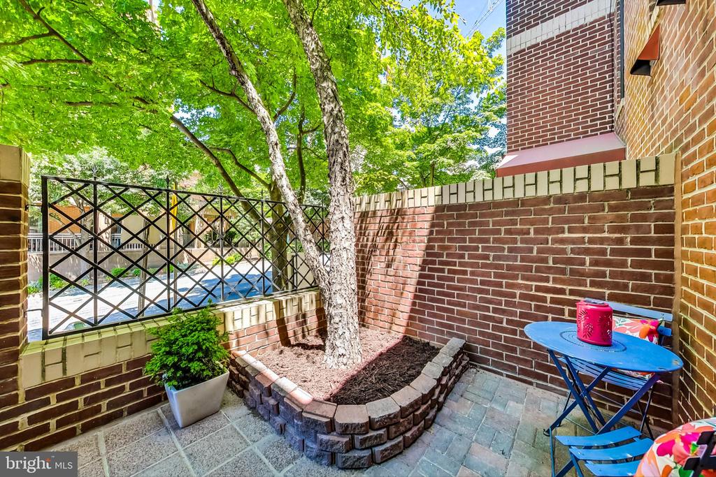 4814 HAMPDEN LANE R-2